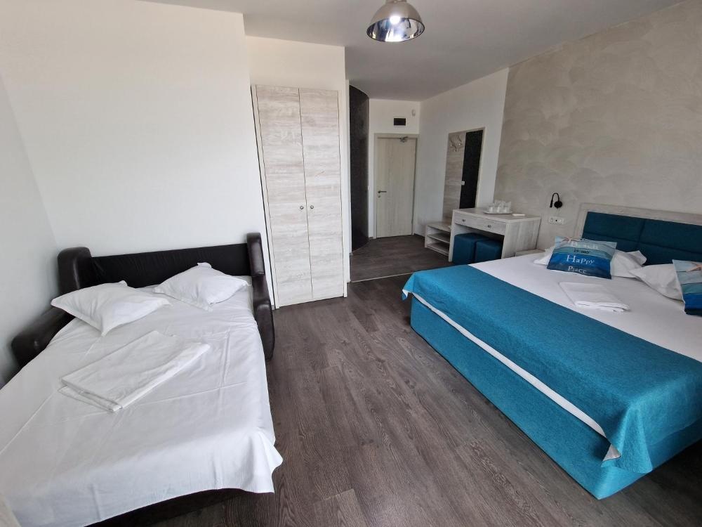 Quadruple Room with Sea View at Hotel H pe plaja Belona, photo 4