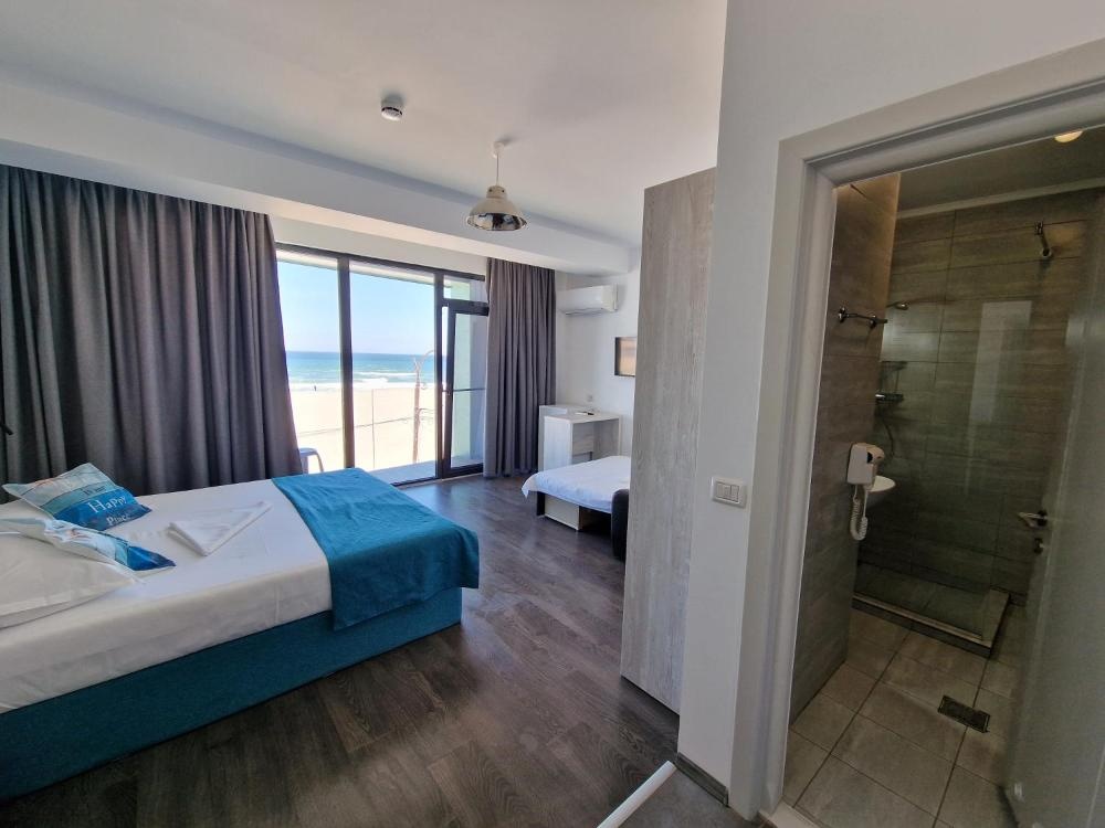 Quadruple Room with Sea View at Hotel H pe plaja Belona, photo 3